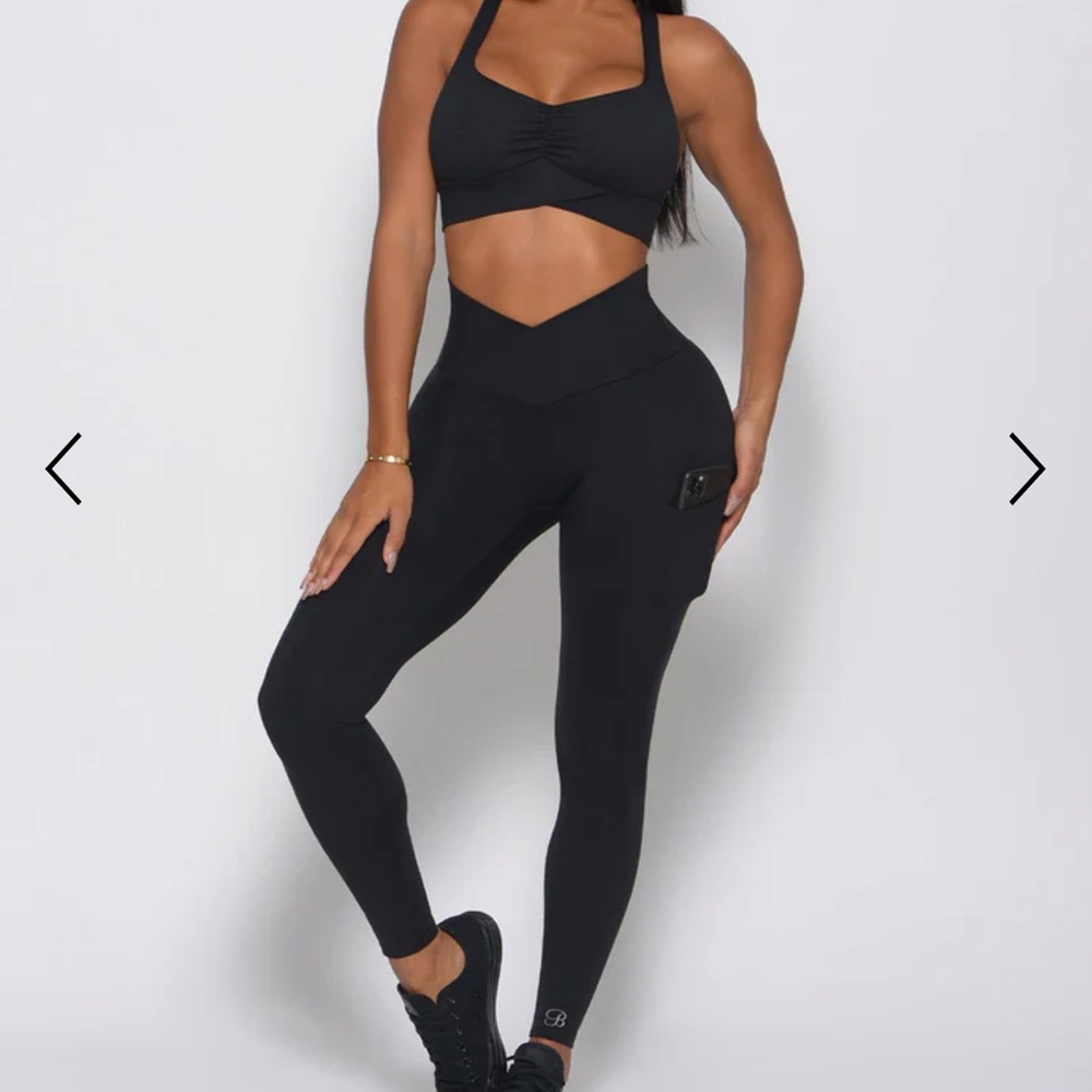 bombshell sportswear contour leggings L .no sales tags included . NEW 100%